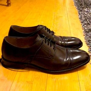 Johnston & Murphy Burgundy Dress Shoes, size 9D.